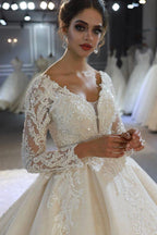 Luxuriöses Brautkleid im Prinzessinnen-Stil mit langen Ärmeln, tiefem V-Ausschnitt und Ballkleid für den Garten 