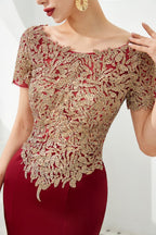Luxuriöses, kurzärmliges, schlankes Meerjungfrau-Abendkleid mit goldenen Applikationen, bodenlanges Abendkleid