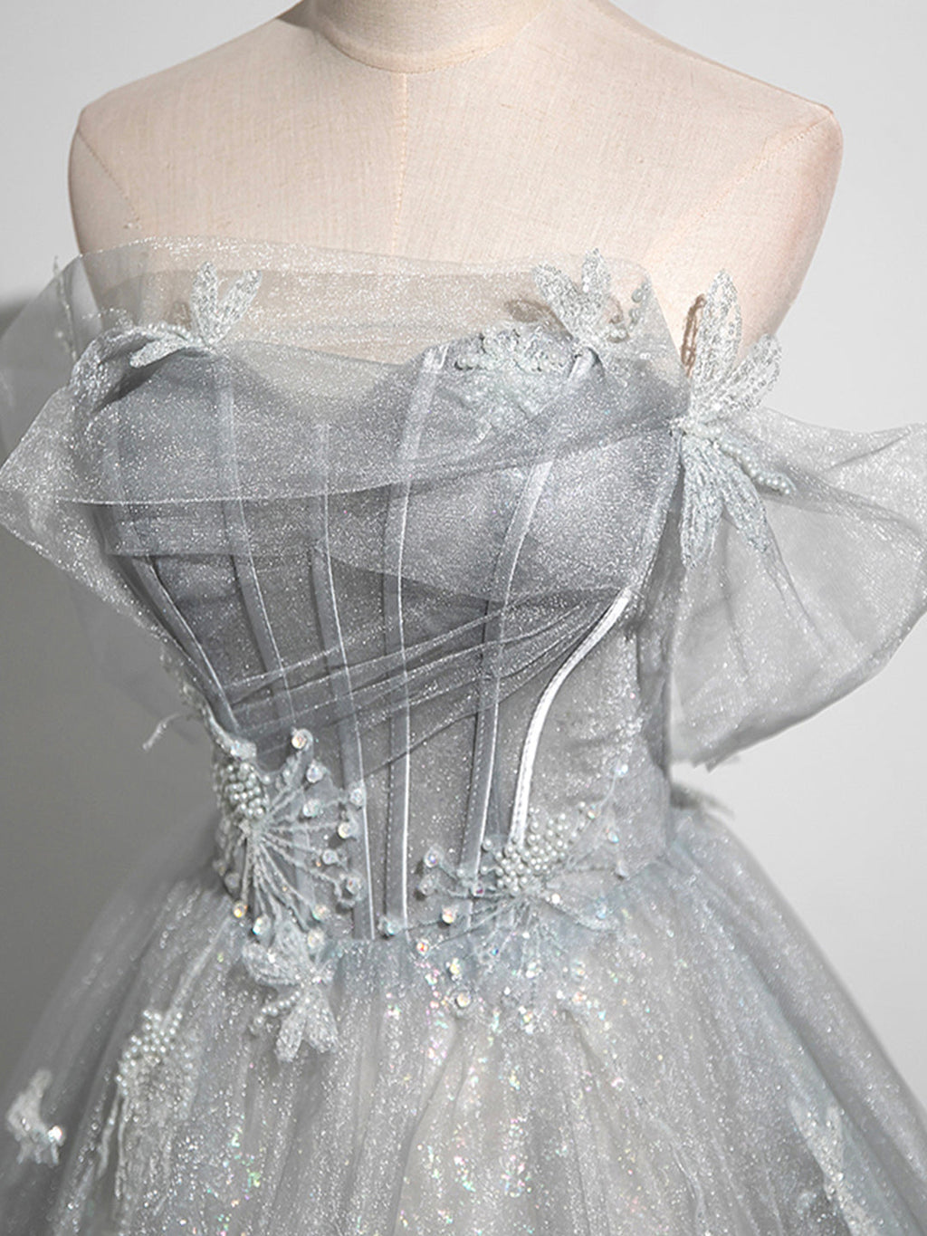 Tiana | Graues A-Linien-Ballkleid aus schulterfreiem Tüll, schönes bodenlanges Partykleid im Korsettstil