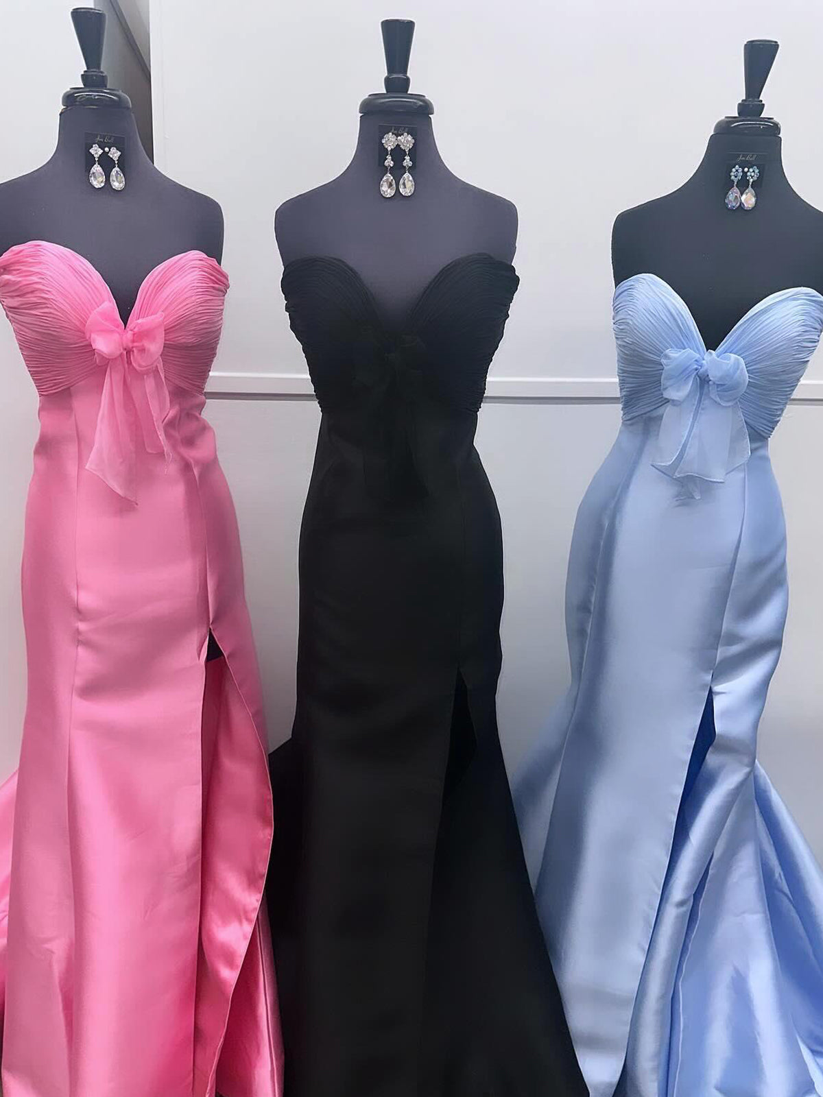 Mack | Hellblaues Meerjungfrau-Ballkleid mit Schleife und Herzausschnitt 