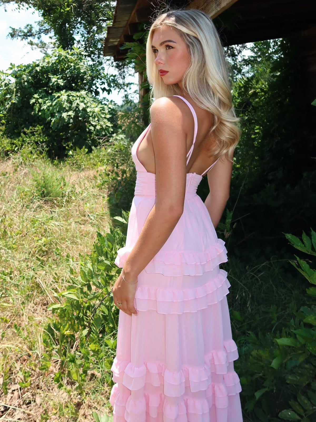 Decebal | Vestido de fiesta largo de gasa rosa con volantes escalonados y corte A
