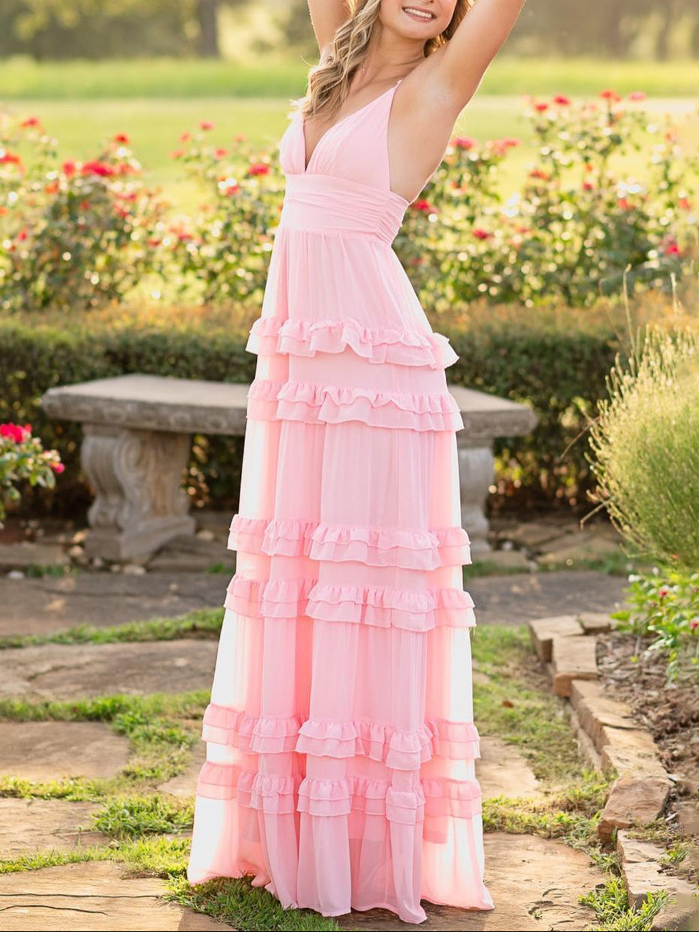 Decebal | Vestido de fiesta largo de gasa rosa con volantes escalonados y corte A