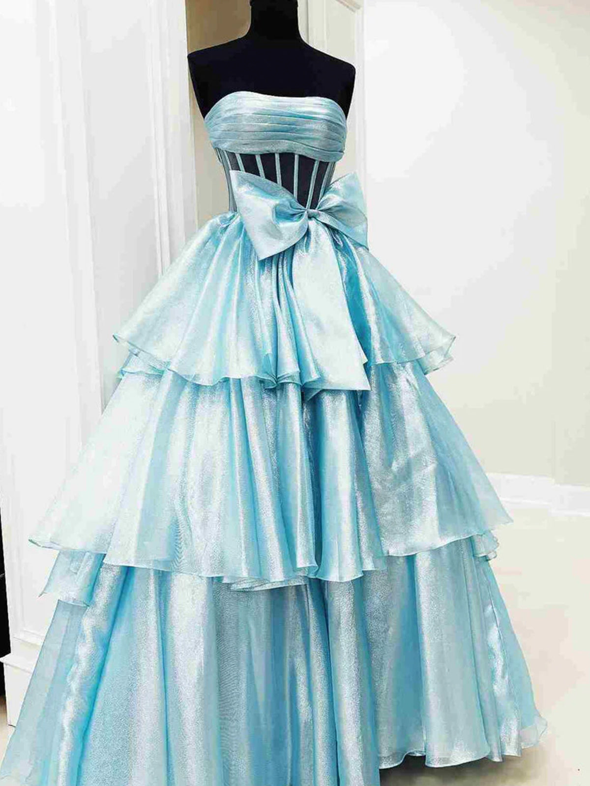 Malvis | Vestidos de fiesta largos de organza sin tirantes y con lazo