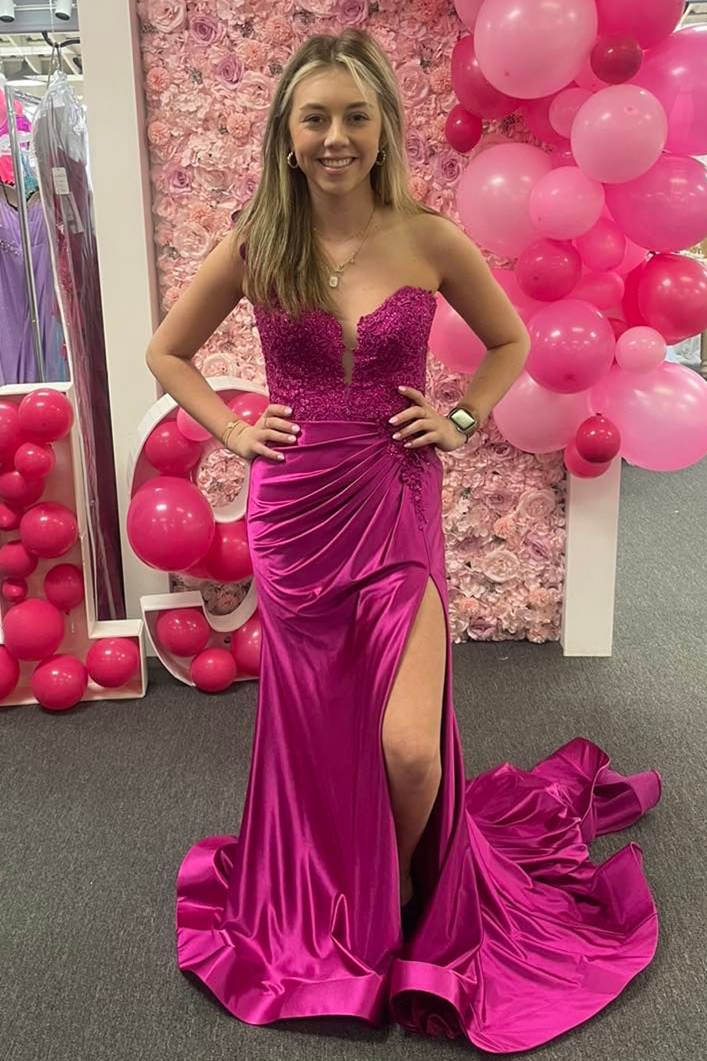 Mandel|Vestido largo plisado con encaje floral 3D de un solo hombro rojo y abertura