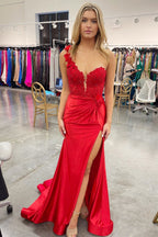 Mandel|Vestido largo plisado con encaje floral 3D de un solo hombro rojo y abertura