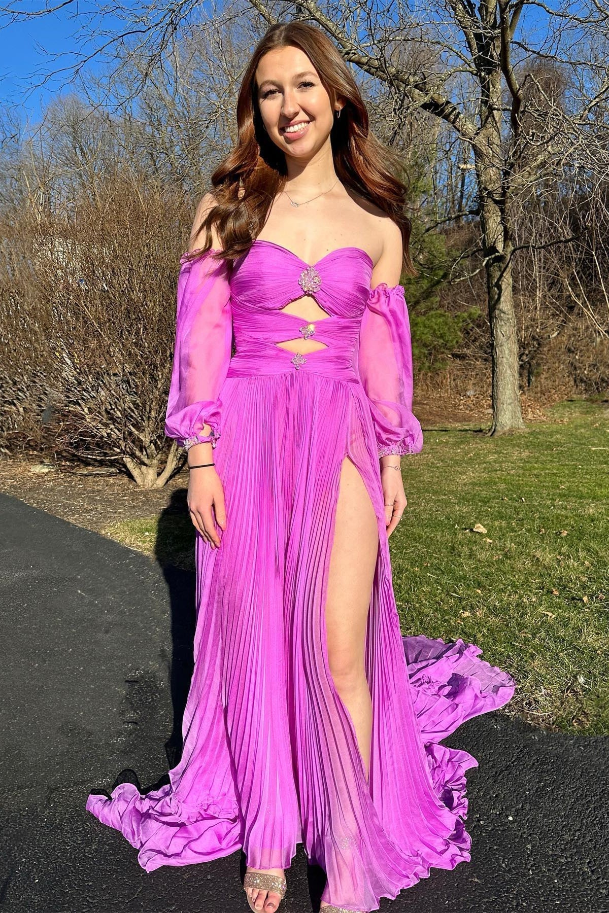 Ana | Trägerloses A-Linien-Ballkleid mit Ärmeln und Strasssteinen in Jägergrün
