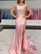 Melo | Vestido de fiesta de sirena plisado rosa intenso con tirantes y abertura