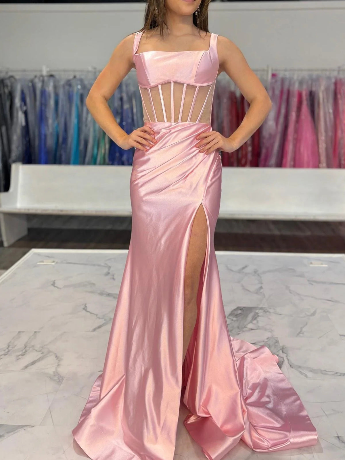 Melo | Vestido de fiesta de sirena plisado rosa intenso con tirantes y abertura