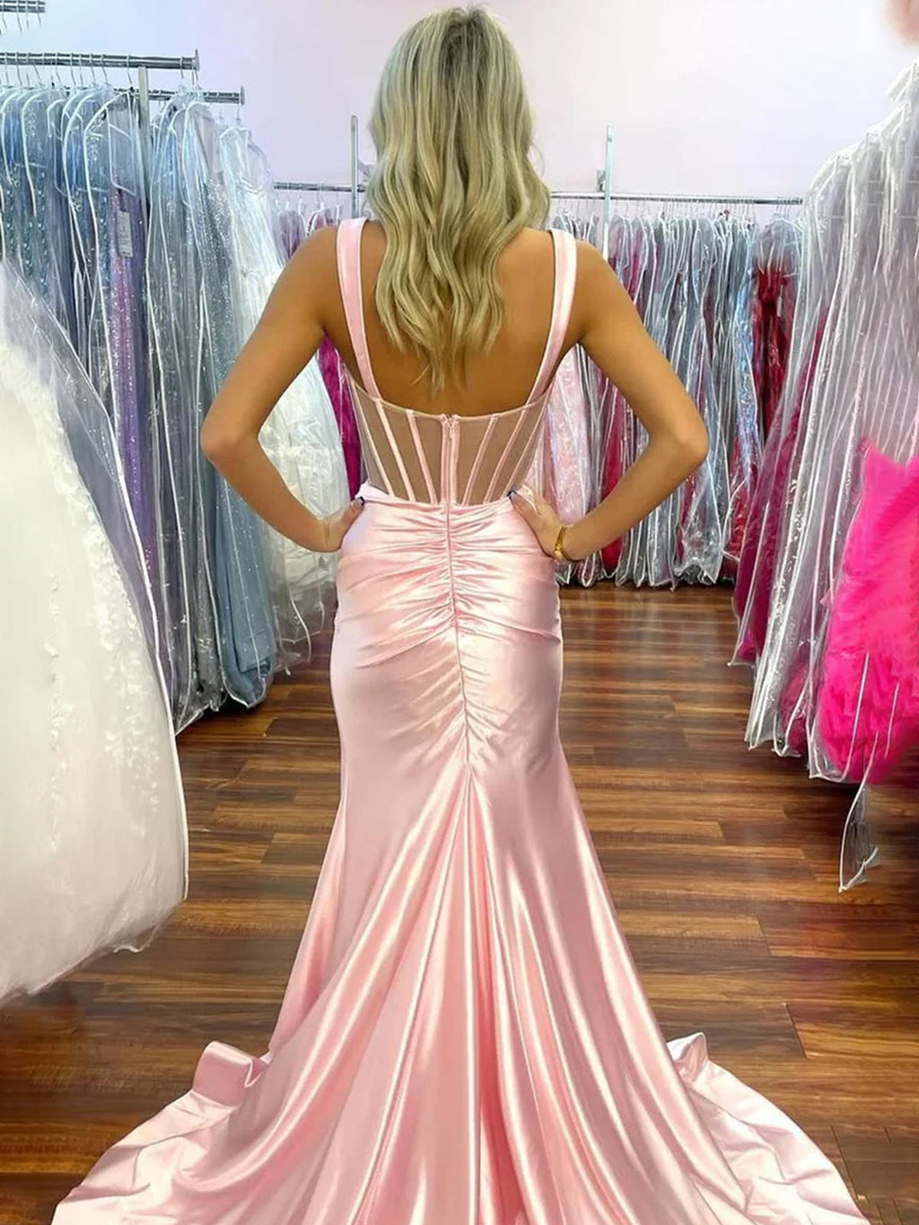 Melo | Vestido de fiesta de sirena plisado rosa intenso con tirantes y abertura