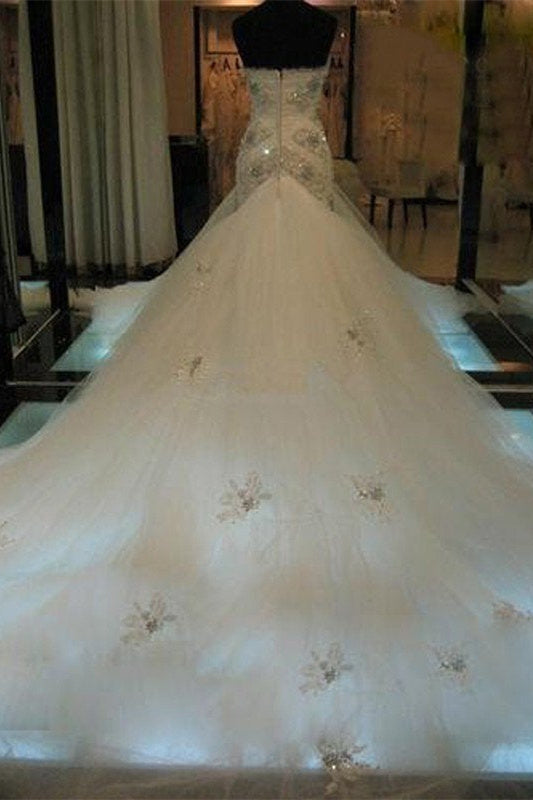Meerjungfrau Perlen verziert Ärmelloses Tüll Herzausschnitt Brautkleid