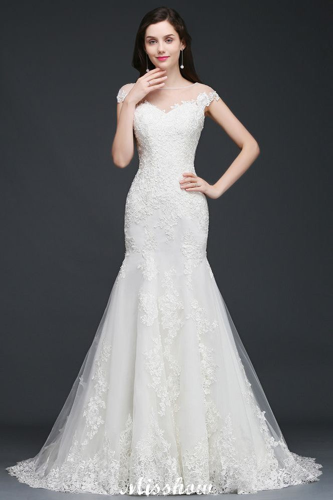 Vestido de novia de tul con encaje y joya de sirena