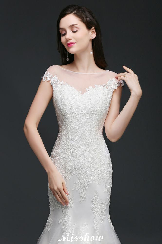 Vestido de novia de tul con encaje y joya de sirena