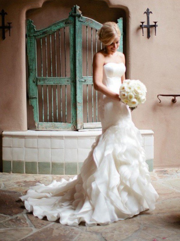 Vestido de novia de sirena sin mangas con escote corazón y sin volantes