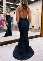 Jimena | Vestido de fiesta largo verde oscuro con tirantes finos y apliques estilo sirena
