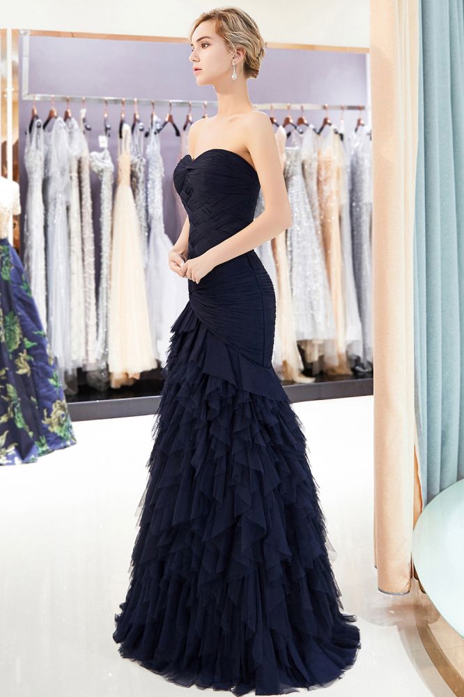 Vestido de noche largo de tul drapeado sin tirantes y escote corazón de sirena