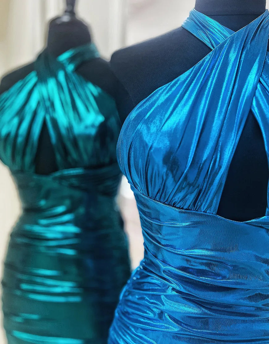 Vestido de fiesta de satén ajustado con cuello halter verde esmeralda metalizado