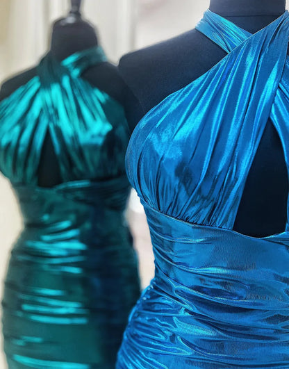 Vestido de fiesta de satén ajustado con cuello halter verde esmeralda metalizado