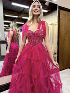 Michaella | Vestidos de fiesta largos de tul con escote en forma de corazón y capas en color fucsia