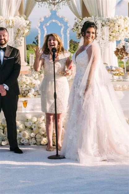 Modern V-neck Sleeveless A-line Wedding Dresses With Lace