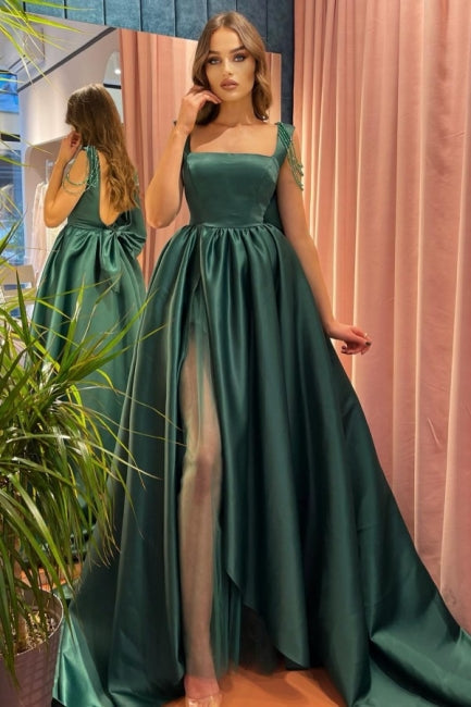 Schlichtes grünes A-Linien-Ballkleid mit quadratischem Ausschnitt und Trägern und Schlitz