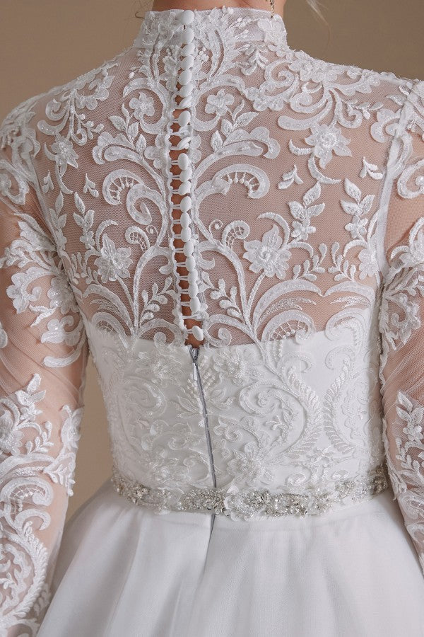 Vestidos de novia modestos largos de corte A con cuello alto, tul y encaje con mangas
