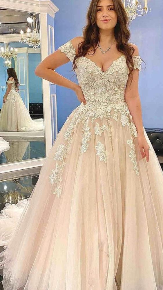 Vestido de novia modesto largo de tul con encaje y hombros descubiertos en forma de A