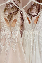 Vestido de novia modesto largo de corte A con escote en V y espalda descubierta de tul y encaje