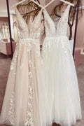 Vestido de novia modesto largo de corte A con escote en V y espalda descubierta de tul y encaje