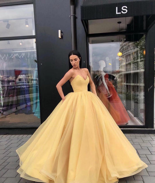 Schlichtes langes Ballkleid mit Herzausschnitt aus Tüll für formelle Anlässe