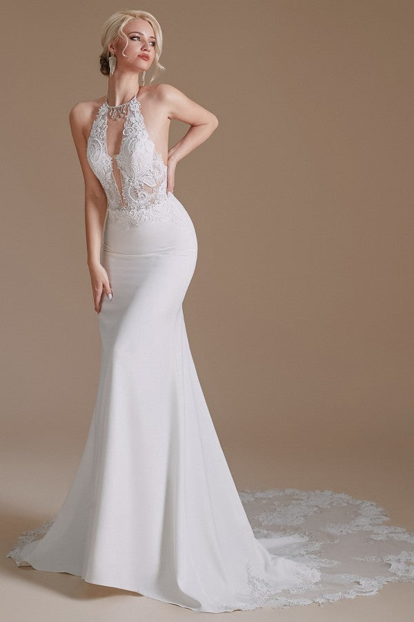 Schlichtes langes Meerjungfrau-Brautkleid mit Neckholder und rückenfreiem Satin und Spitzenapplikationen