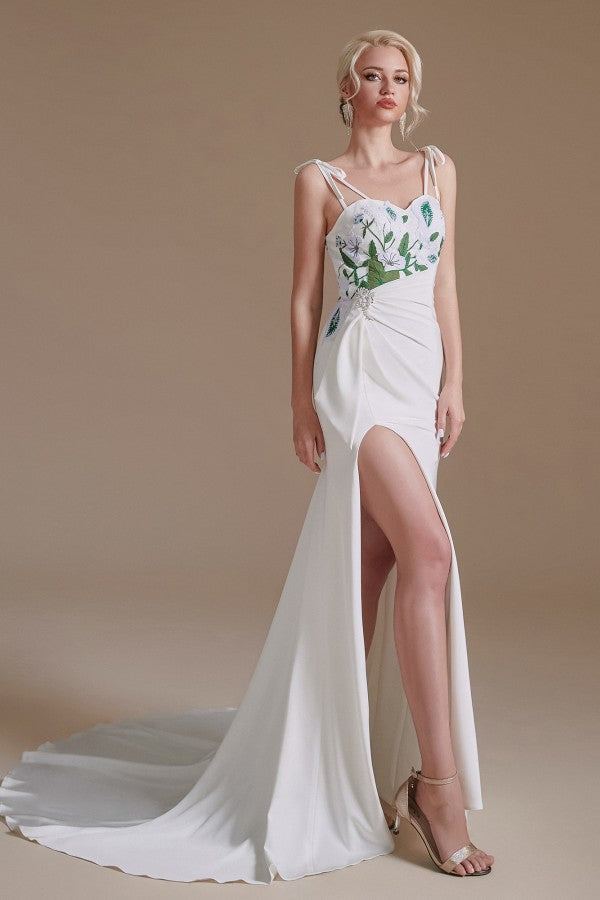 Schlichtes langes Meerjungfrau-Brautkleid aus Satin mit Spaghettiträgern und offenem Rücken und Schlitz