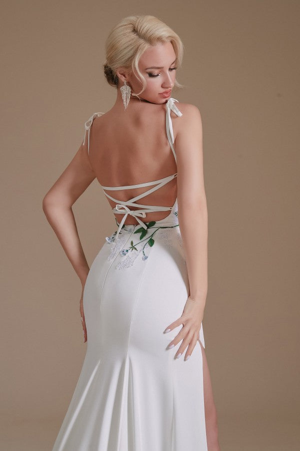 Schlichtes langes Meerjungfrau-Brautkleid aus Satin mit Spaghettiträgern und offenem Rücken und Schlitz