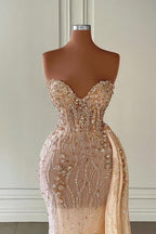 Vestidos de fiesta modestos de sirena largos con escote en forma de corazón y transparencias brillantes