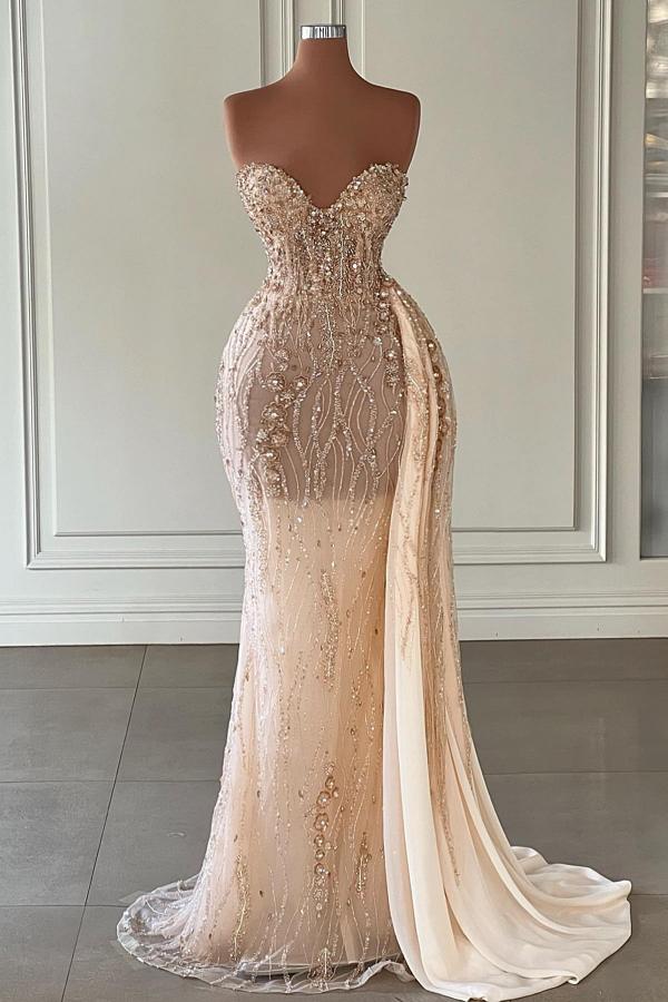 Vestidos de fiesta modestos de sirena largos con escote en forma de corazón y transparencias brillantes