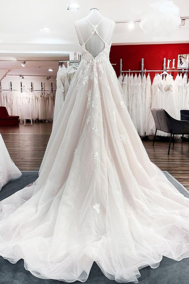 Vestido de novia largo de princesa con escote en V, tirantes finos de tul y encaje