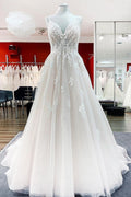 Vestido de novia largo de princesa con escote en V, tirantes finos de tul y encaje