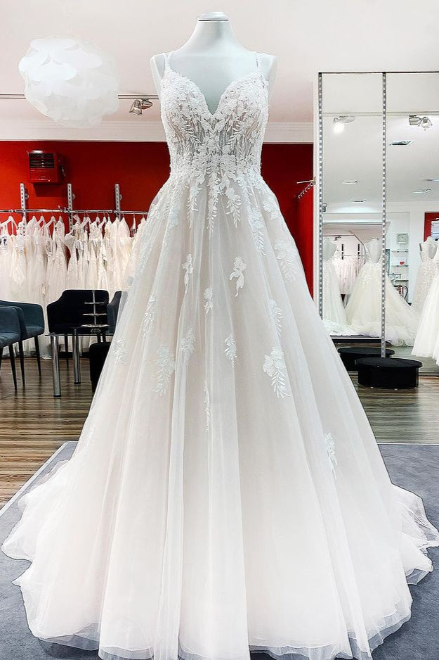 Vestido de novia largo de princesa con escote en V, tirantes finos de tul y encaje