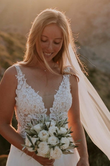 Modest Straps Sleeveless Column Floor-Length Tulle Wedding Dresses with Appliques