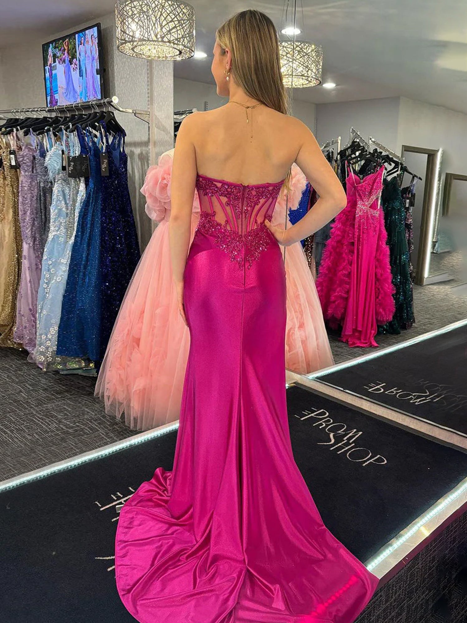 Myki | Vestidos de fiesta largos de sirena de satén fucsia sin tirantes y con abertura