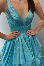 Vestido de fiesta largo con volantes multicapa en color azul agua con piedras calientes de nácar