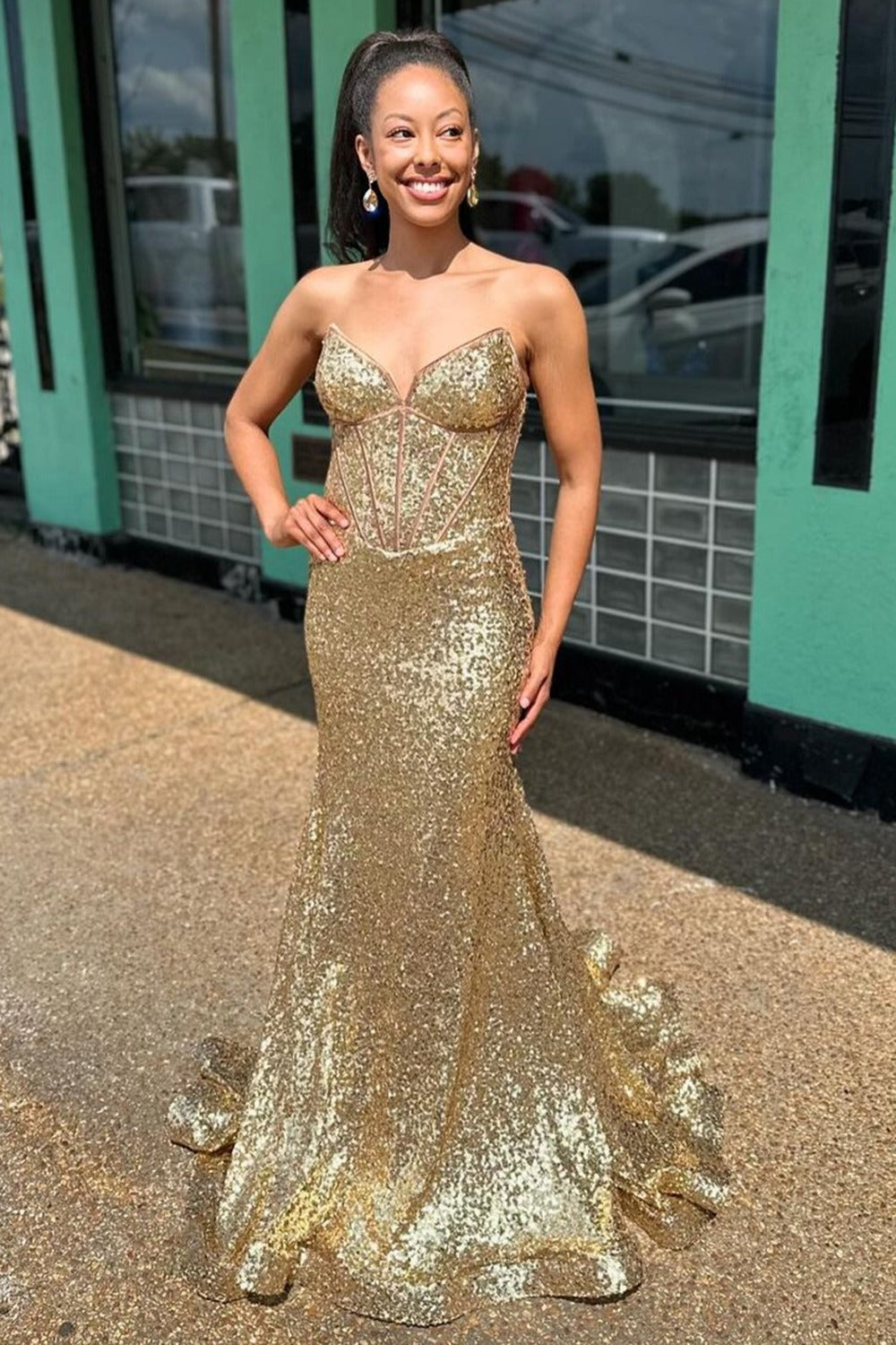 Nadir | Vestido de fiesta largo de sirena con lentejuelas y escote palabra de honor dorado