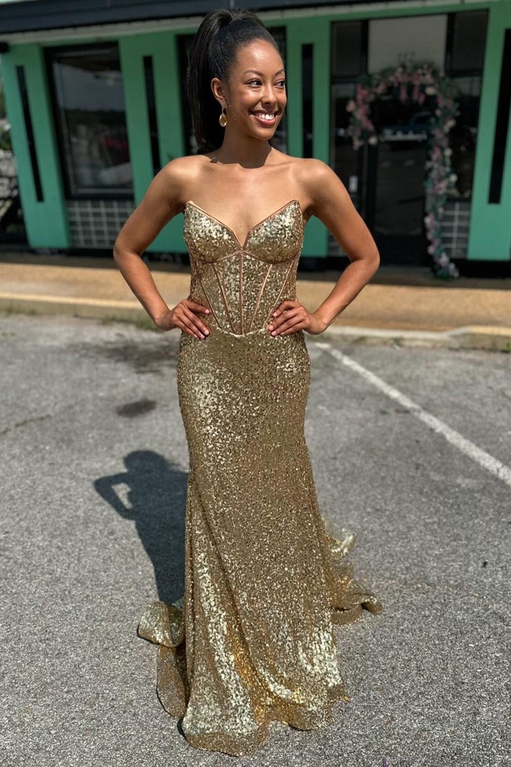 Nadir | Vestido de fiesta largo de sirena con lentejuelas y escote palabra de honor dorado