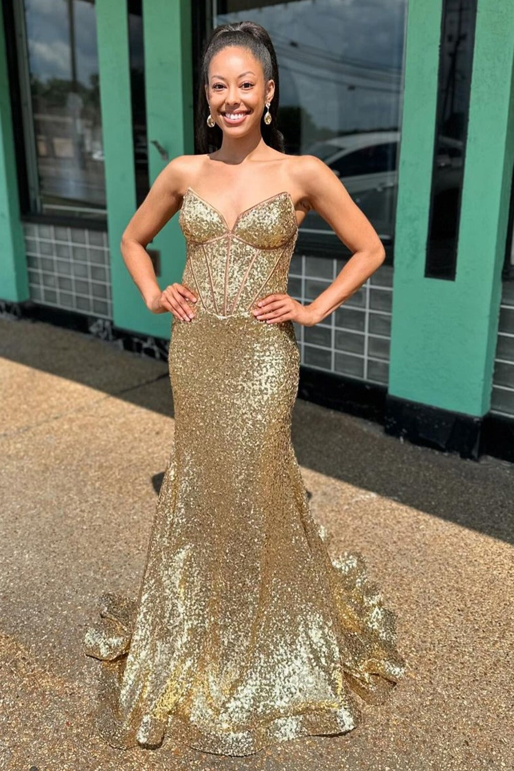 Nadir | Vestido de fiesta largo de sirena con lentejuelas y escote palabra de honor dorado