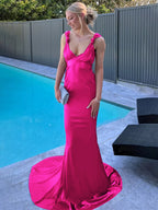 Nanala | Vestido de fiesta largo plisado de satén con tirantes de sirena color burdeos y cola