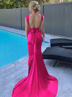 Nanala | Vestido de fiesta largo plisado de satén con tirantes de sirena color burdeos y cola