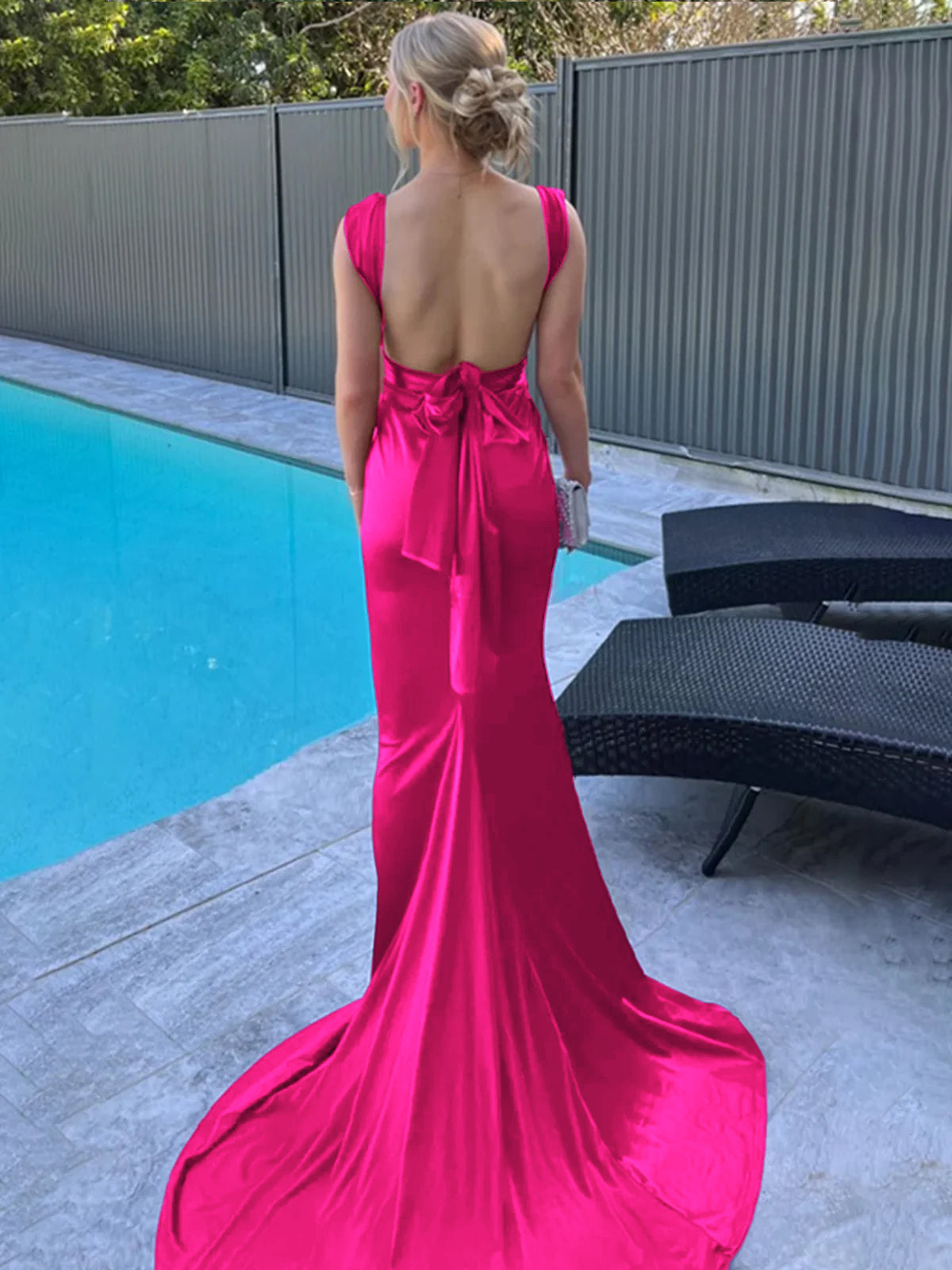 Nanala | Vestido de fiesta largo plisado de satén con tirantes de sirena color burdeos y cola