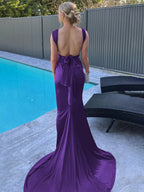Nanala | Vestido de fiesta largo plisado de satén con tirantes de sirena color burdeos y cola