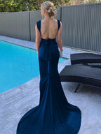 Nanala | Vestido de fiesta largo plisado de satén con tirantes de sirena color burdeos y cola