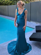 Nanala | Vestido de fiesta largo plisado de satén con tirantes de sirena color burdeos y cola