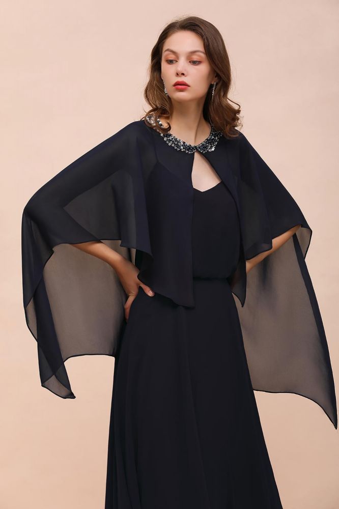 Vestido de dama de honor azul marino con pedrería envolvente, largo hasta el suelo, de gasa.